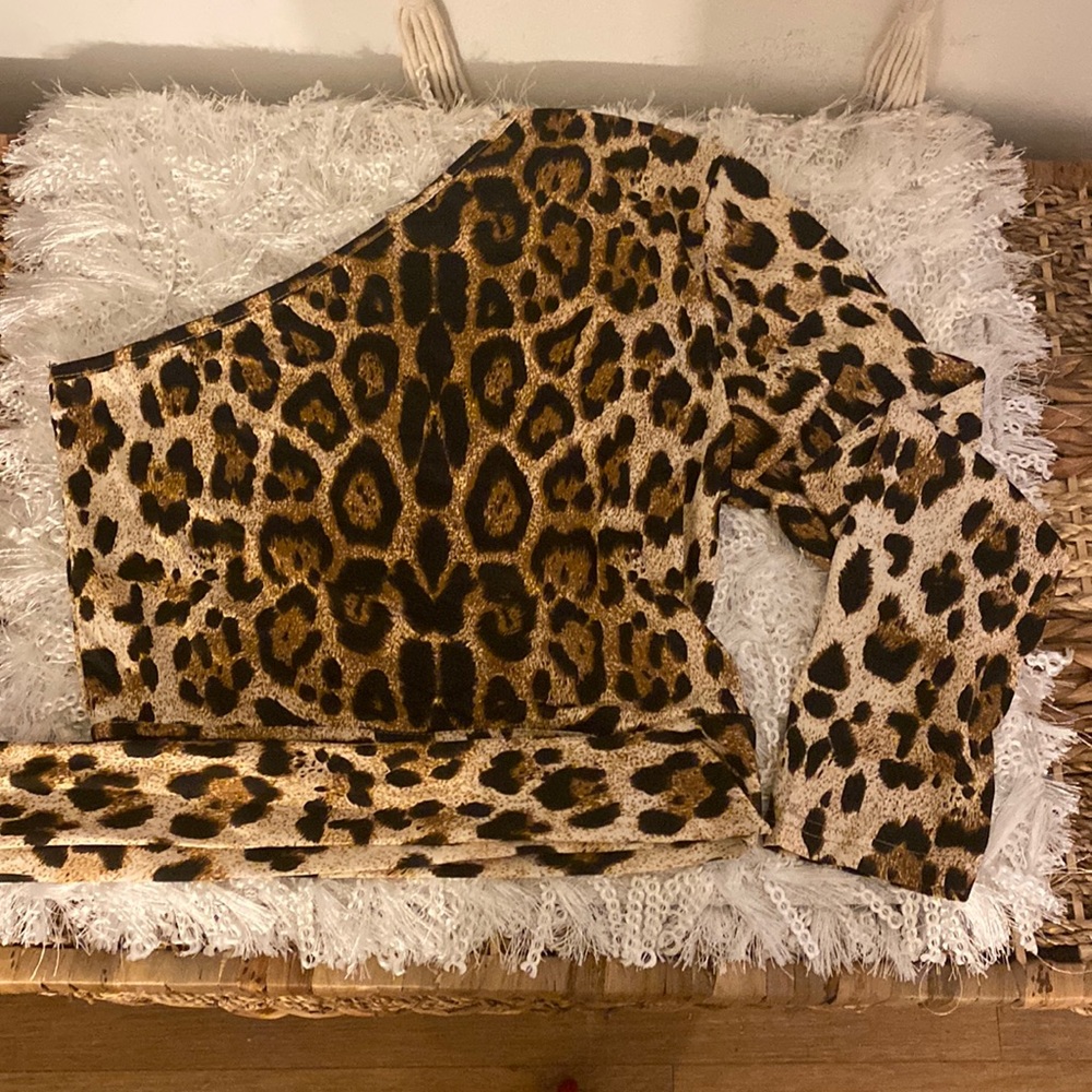Leopard print one sleeve tie up crop top